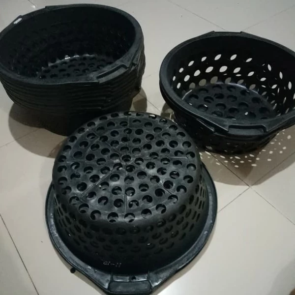BLACK PLASTIC BUCKET AS A TOOL TO EASY SORT OF FISH YOU WANT TO BREED