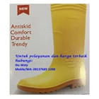 A PAIR OF RUBBER SAFETY BOOTS - 4