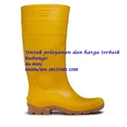 A PAIR OF RUBBER SAFETY BOOTS - 3
